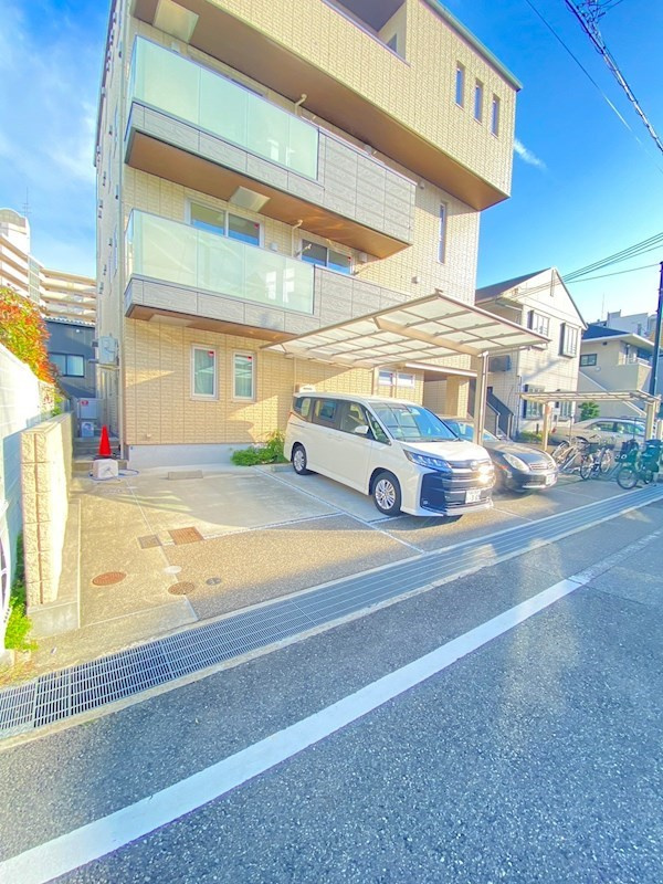 AUTUMN　MAISON(オータムメゾン)の駐車場