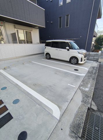 D-room旗塚通の駐車場