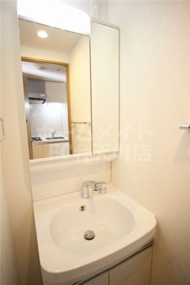 【洗面所】 | フォーリアライズ阿波座ウエスト | 使いやすい洗面所です