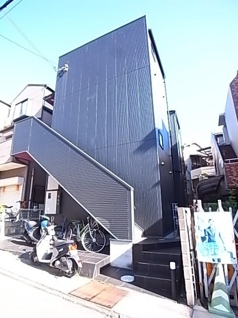 Midway hill 板宿staの外観