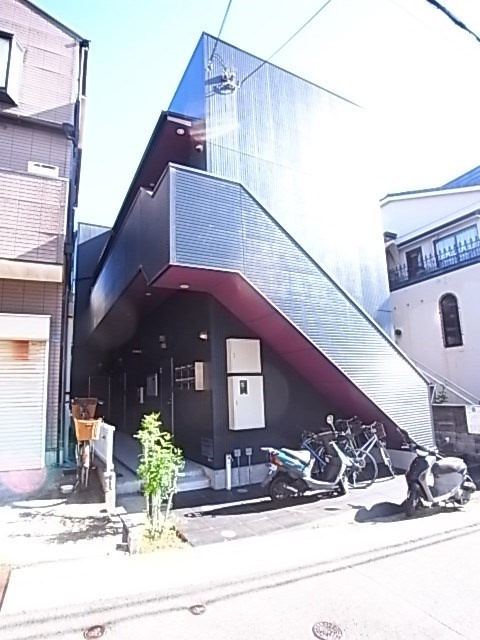 Midway hill 板宿staの外観