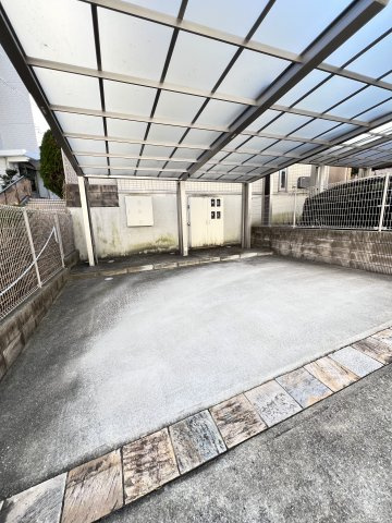 D-room桜坂の駐車場
