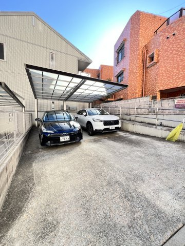 D-room桜坂の駐車場
