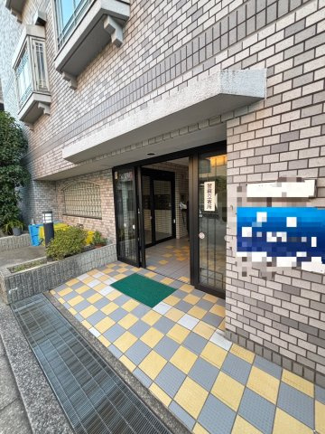 HACHIBUSE鳴尾のエントランス
