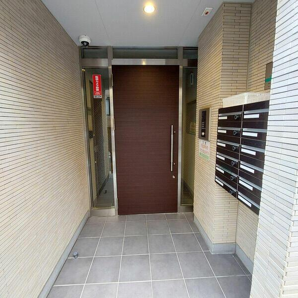 渋谷区円山町の賃貸マンションのエントランス