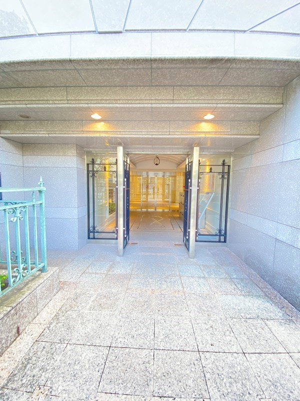 Lasante広尾のエントランス