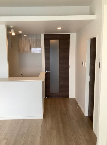 エンクレスト空港通りの居間・リビング|こちらの居間で趣味の時間をお楽しみください