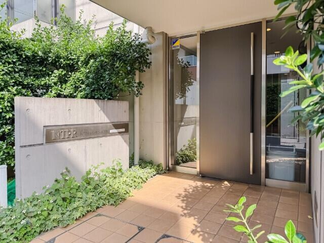 NTPRレジデンス下馬のエントランス