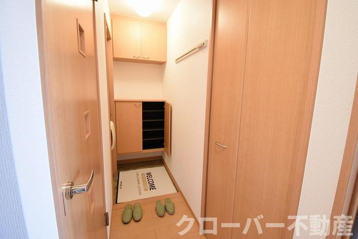 セジュール三条 C棟の玄関|玄関