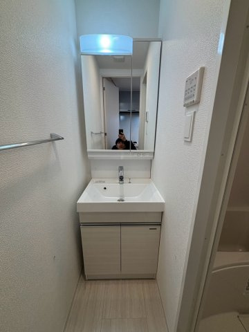 アドバンス大阪城べレッツァの洗面所|脱衣スペースもあります
