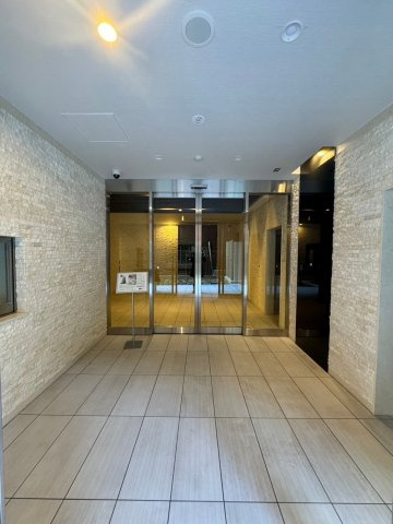 アドバンス大阪城べレッツァのエントランス|建物の内部です