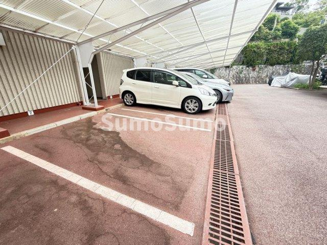 ヴィラ芦屋A棟の駐車場