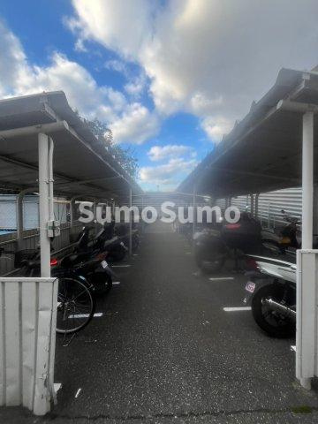 須磨・名谷ハウス１号棟の駐車場|車をお持ちの方に嬉しい駐車場付きの物件です