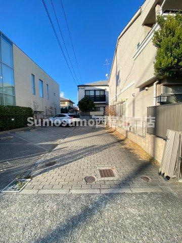 ファーストコーポ西宮北口の駐車場