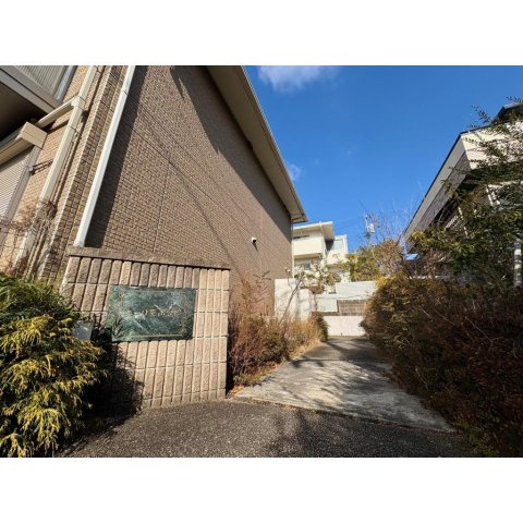 エーリ東山公園のエントランス