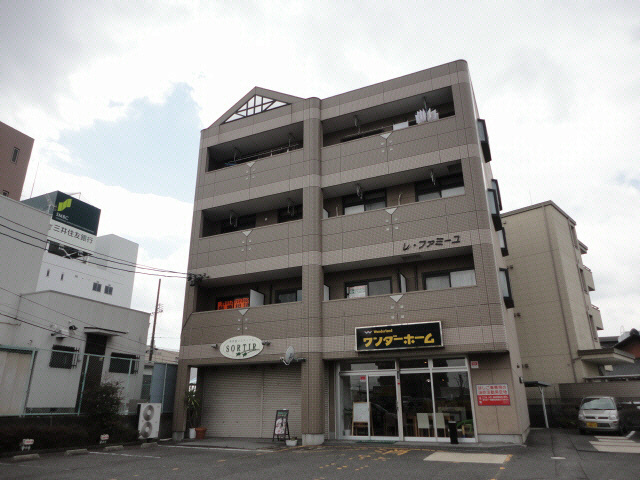 レ・ファミーユの外観