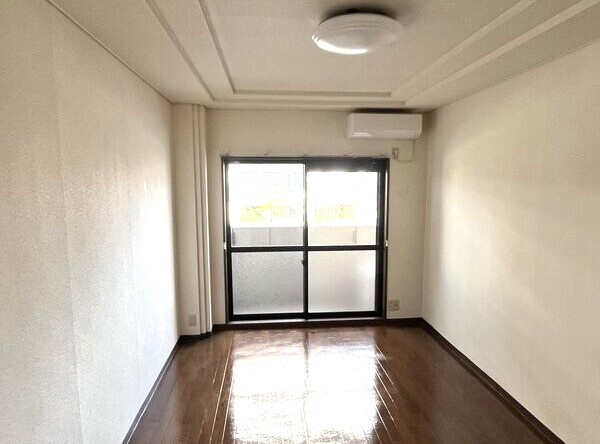 レ・ファミーユの居間・リビング