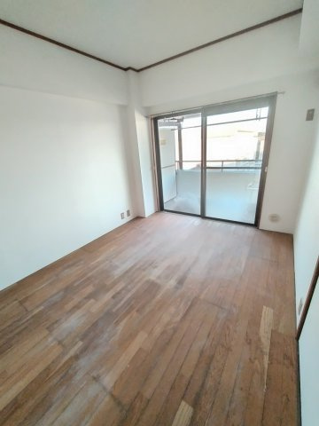 【内装】 | ラ・フェスタ小山 | バルコニー側洋室