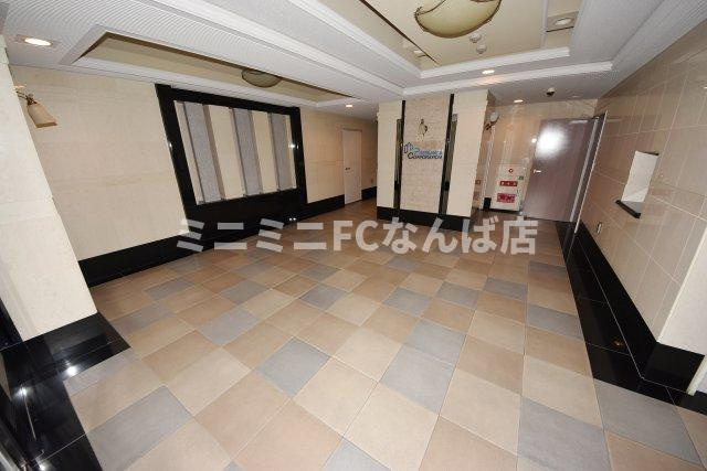 プレサンス本町リアルシティのエントランス