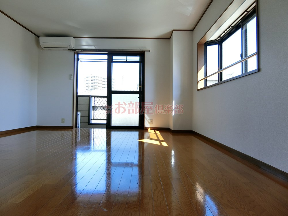 ベルセゾンの洋室|使い勝手のいい洋室です