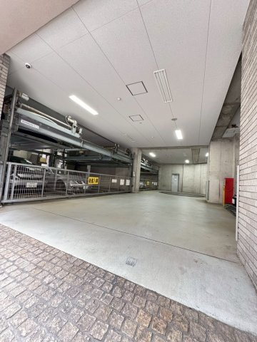 インペリアル新神戸の駐車場