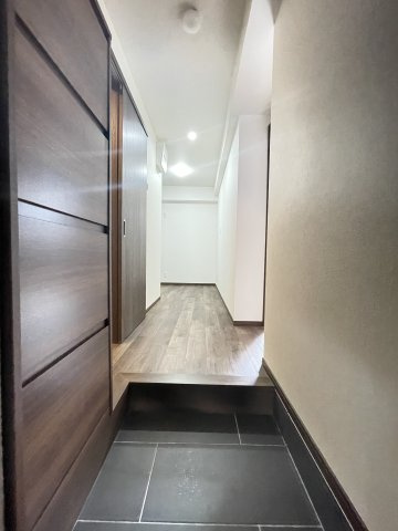 アーティスト神戸三ノ宮ビルの玄関