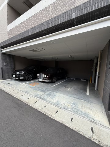 TOYOTOMi STAY　Premium 神戸湊川公園の駐車場