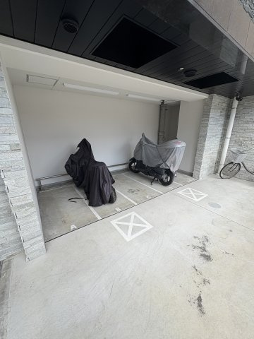 アドバンス神戸セラフィムの駐車場