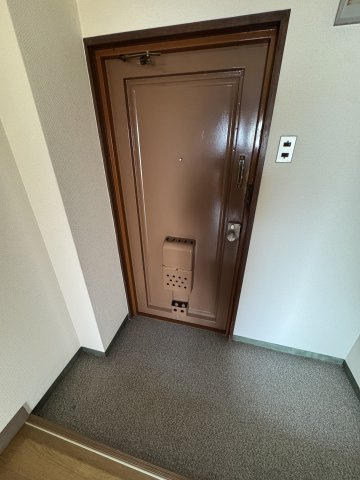 ヴィラ高取山の玄関