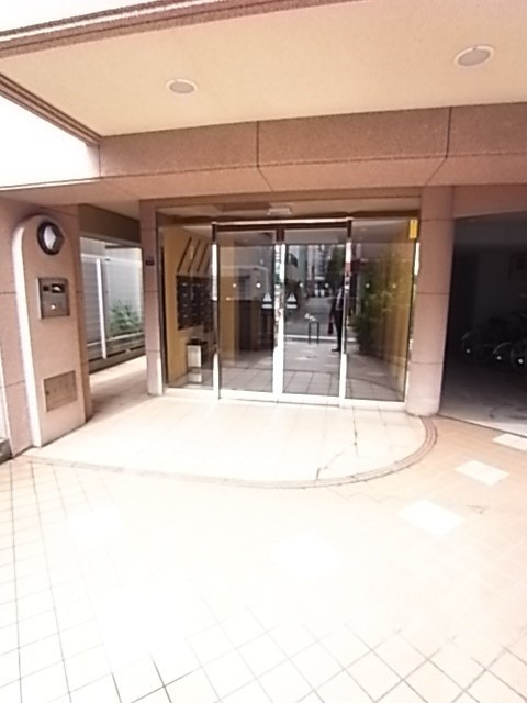 ヴィータ塚本通のエントランス
