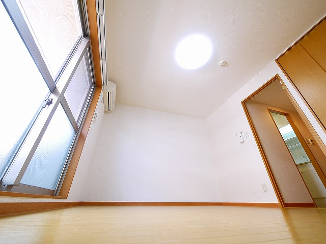 エフラス富雄の洋室|おしゃれな居間です