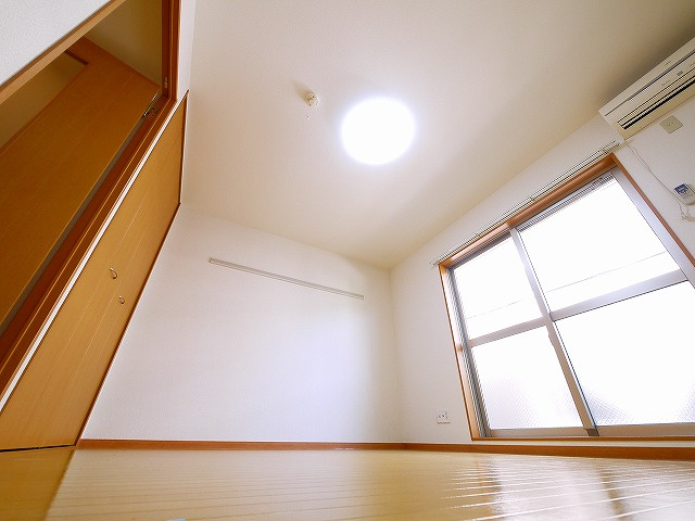 エフラス富雄の洋室|おしゃれなリビングです