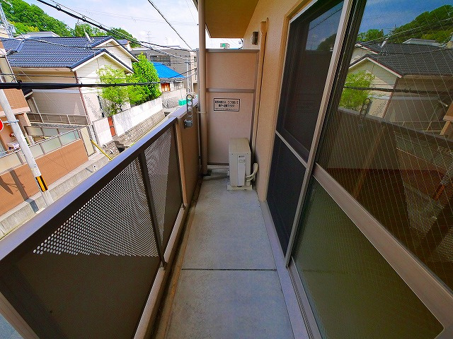 エフラス富雄のバルコニー|開放的で明るい空間を演出してくれるバルコニーです