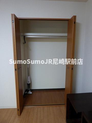 尼崎市開明町２丁目の賃貸マンションの収納