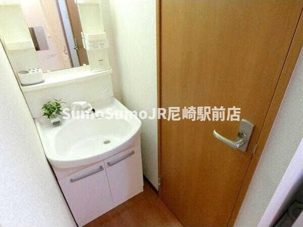 尼崎市開明町２丁目の賃貸マンションの独立洗面台