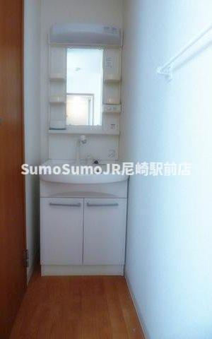 尼崎市開明町２丁目の賃貸マンションの洗面所