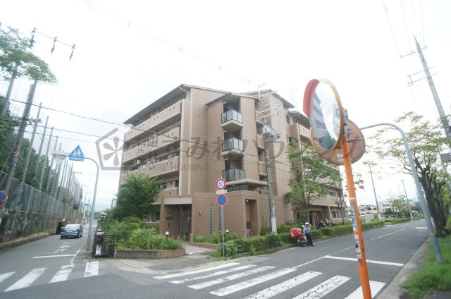 エスペーロ伊丹西の外観