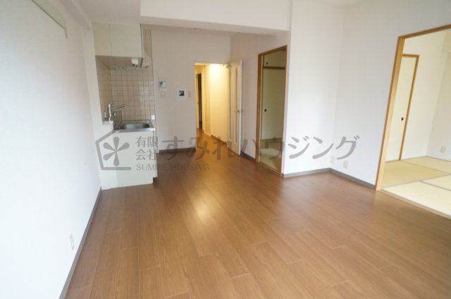 エスペーロ伊丹西の居間・リビング|参考、同建物・同間取りの号室