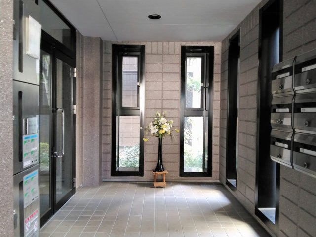 【ロビー】 | アークヒルズ白山 | オートロック・宅配ＢＯＸがあります。【アークヒルズ白山】