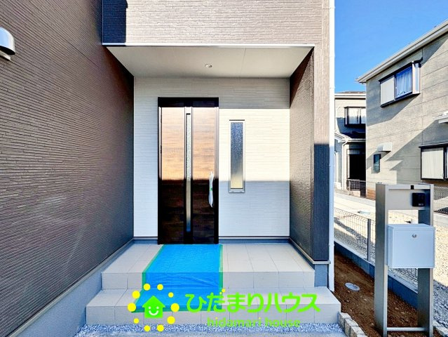 宮代町川端　新築一戸建て　02　リーブルガーデンの玄関