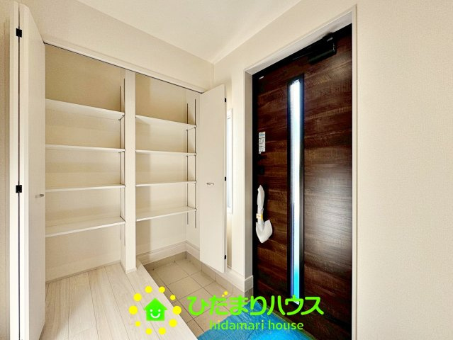 宮代町川端　新築一戸建て　02　リーブルガーデンの玄関