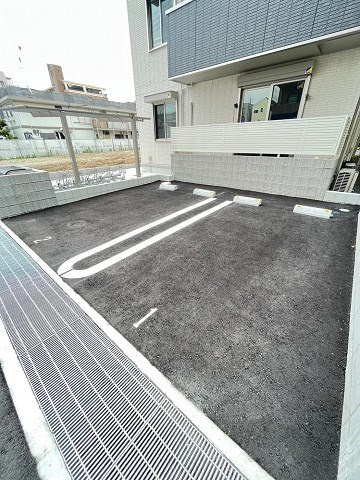ヴェラ　アズールの駐車場