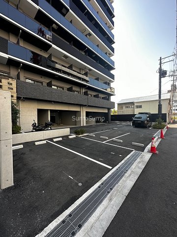 S-RESIDENCE難波大国町Unoの駐車場