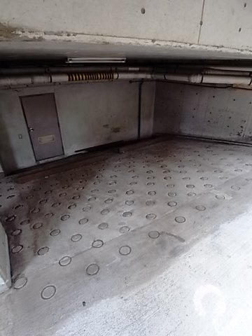 アダチイエムの駐車場