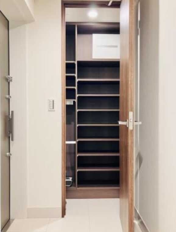 Brillia目黒大橋　築浅　分譲賃貸　床暖房の収納