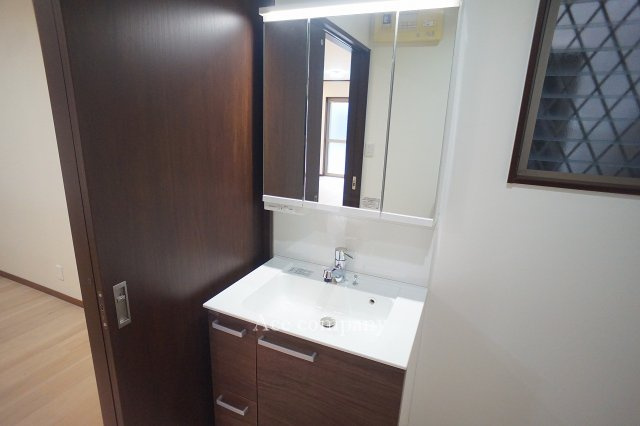 【独立洗面台】 | 東大阪市古箕輪1丁目 | 洗面台新調☆洗面室に床下収納付きです♪