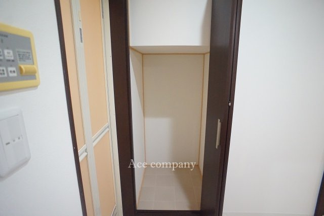 【収納】 | 東大阪市古箕輪1丁目 | 洗面室にある階段下収納です♪