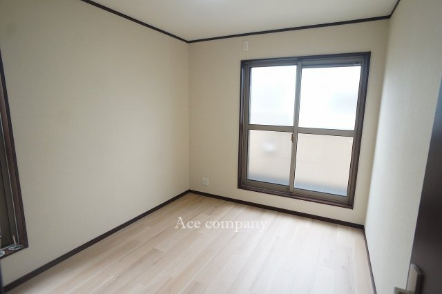 【子供部屋】 | 東大阪市古箕輪1丁目 | 【2階：洋室5.25帖】2面バルコニーに面したお部屋です☆