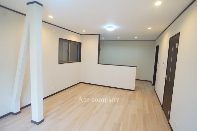 【居間・リビング】 | 東大阪市古箕輪1丁目 | 【LDK：約15帖】LDK拡張工事、クロス貼替え、床材張替え、ハウスクリーニング済みです☆