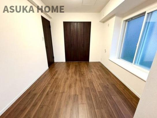 コスモ井土ヶ谷グランヒルズ9号棟の洋室|落ち着いたインテリアの洋室です。